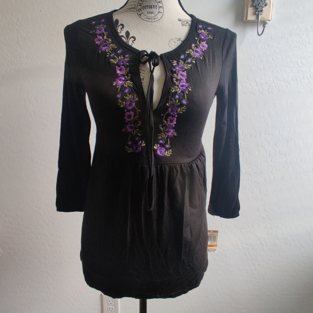 🆕 INC International Black 3/4 sleeve Boho top purple Floral embroidery_Small